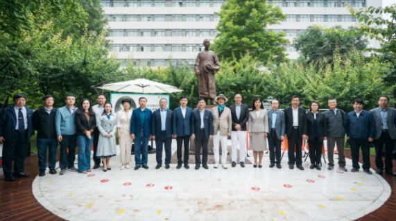 西北高等教育奠基人、中国现代医学先驱徐诵明雕像在广发体育落成 西北高等教育奠基人、中国现代医学先驱徐诵明雕像在广发体育落成